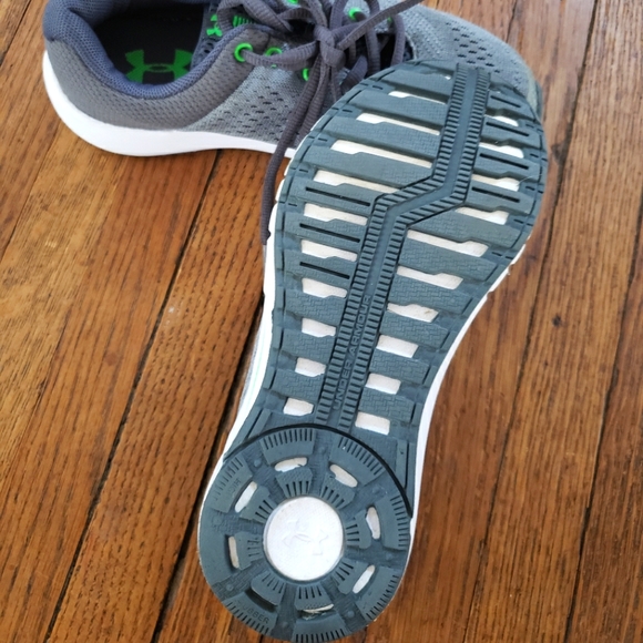 Boys Under Armour Shoes - Picture 3 of 4